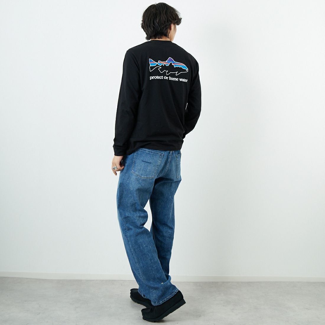 patagonia [パタゴニア] メンズ ロングスリーブ ホームウォータートラウト レスポンシビリティー [37574] BLK &&モデル身長：179cm 着用サイズ：S&&