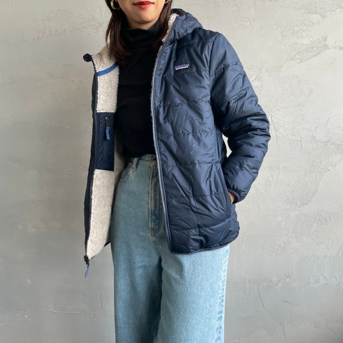 patagonia [パタゴニア] リバーシブル レディ フレディ フーディ [68095] NENA&&モデル身長：163cm 着用サイズ：KID-XL&&