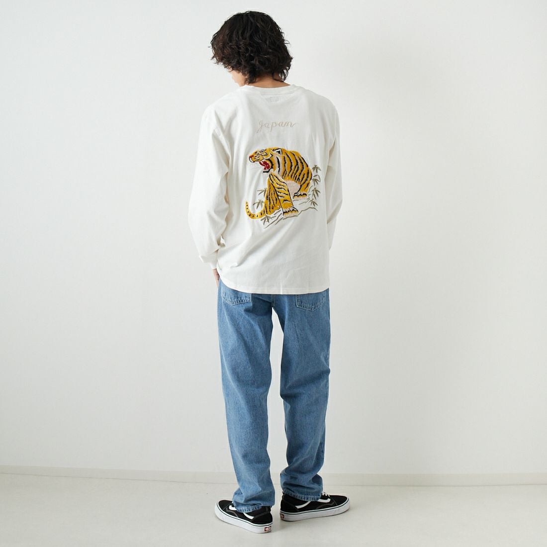 TAILOR TOYO [テーラートウヨウ] ロングスリーブTシャツTIGER [TT69298] 101 WHITE &&モデル身長：182cm 着用サイズ：XL&&