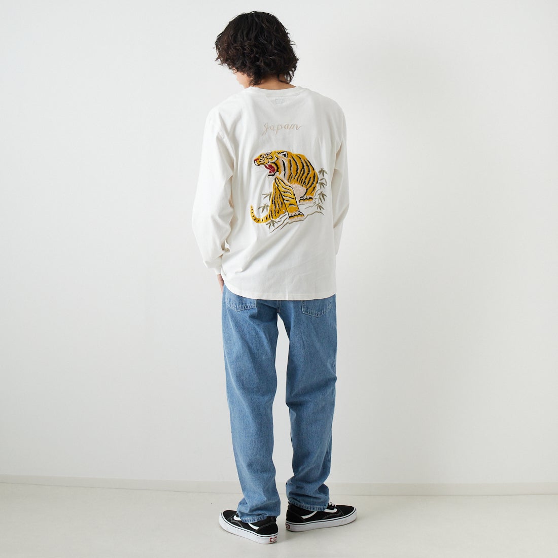 TAILOR TOYO [テーラートウヨウ] ロングスリーブTシャツTIGER [TT69298] 101 WHITE &&モデル身長：182cm 着用サイズ：XL&&