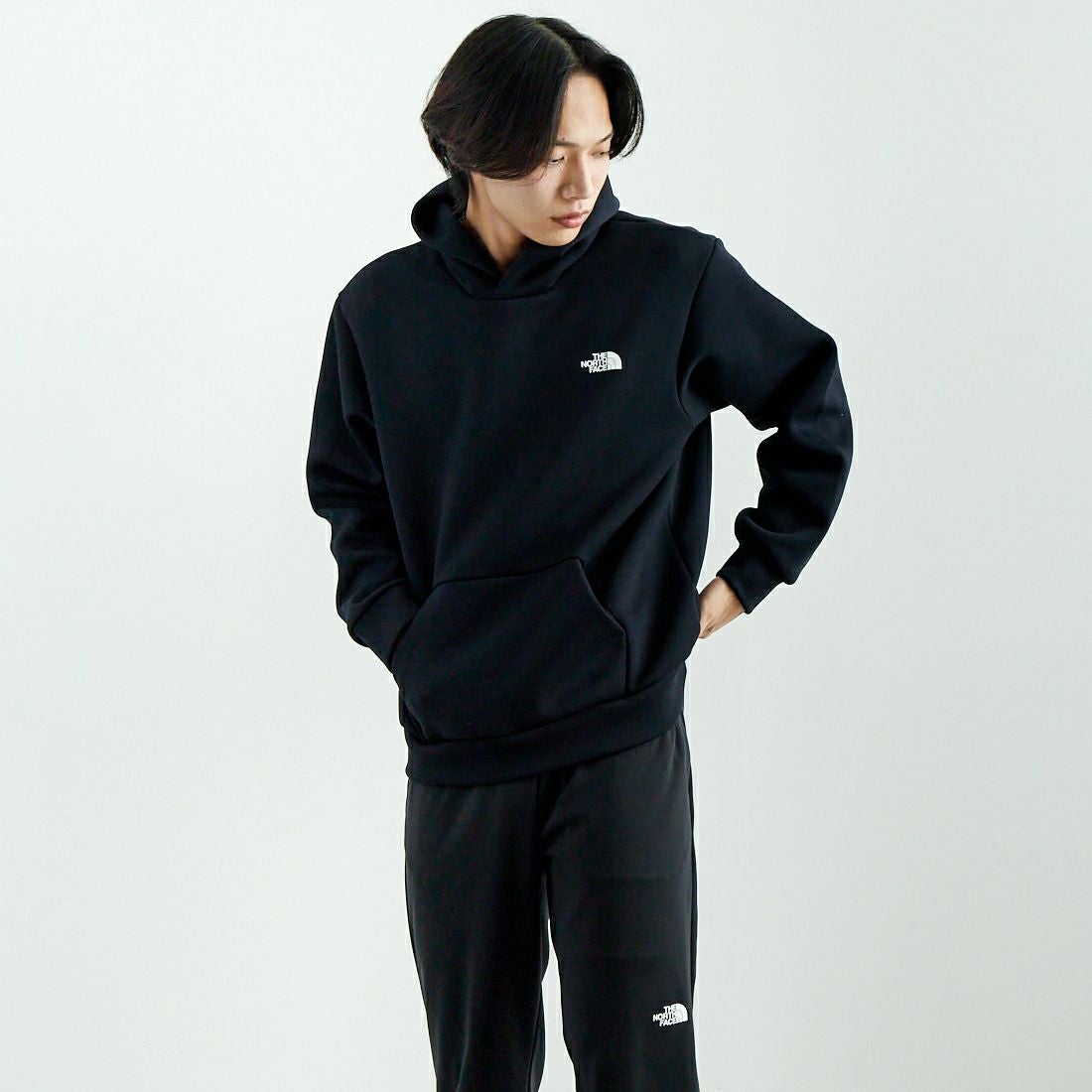 THE NORTH FACE [ザ ノースフェイス] テックエアースウェットワイドフーディ [NT62385] K ﾌﾞﾗｯｸ &&モデル身長：179cm 着用サイズ：L&&