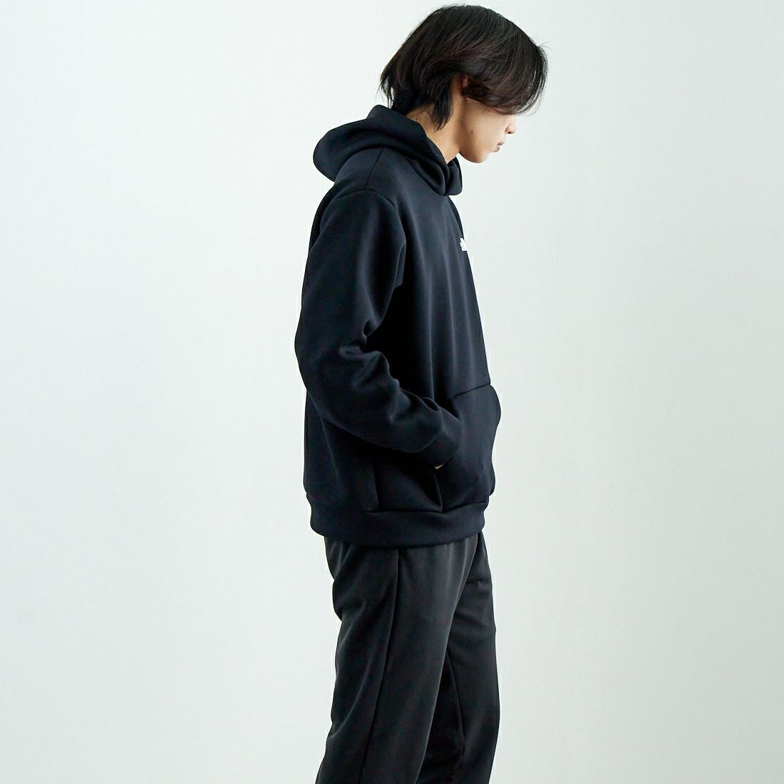 THE NORTH FACE [ザ ノースフェイス] テックエアースウェットワイドフーディ [NT62385] K ﾌﾞﾗｯｸ &&モデル身長：179cm 着用サイズ：L&&