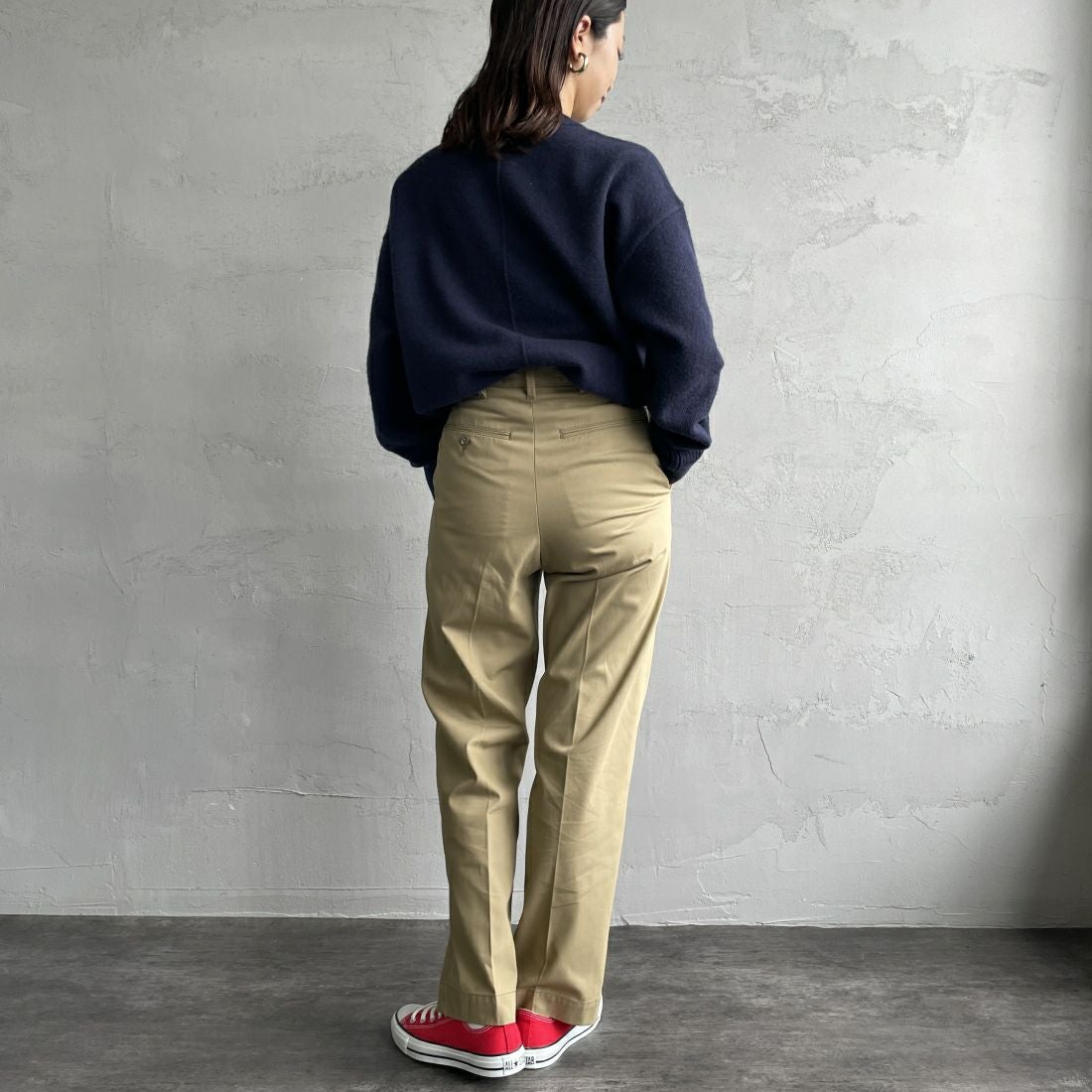 THE SHINZONE [ザ シンゾーン] ウォッシュド ハイウエストチノパン [23MMSPA07] 41 BEIGE&&モデル身長：163cm 着用サイズ：32&&