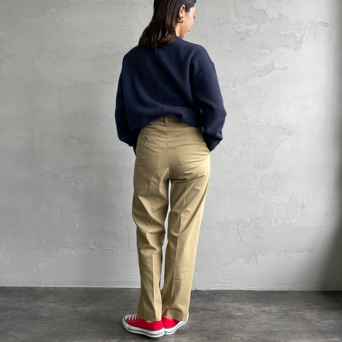 THE SHINZONE [ザ シンゾーン] ウォッシュド ハイウエストチノパン [23MMSPA07] 41 BEIGE&&モデル身長：163cm 着用サイズ：32&&