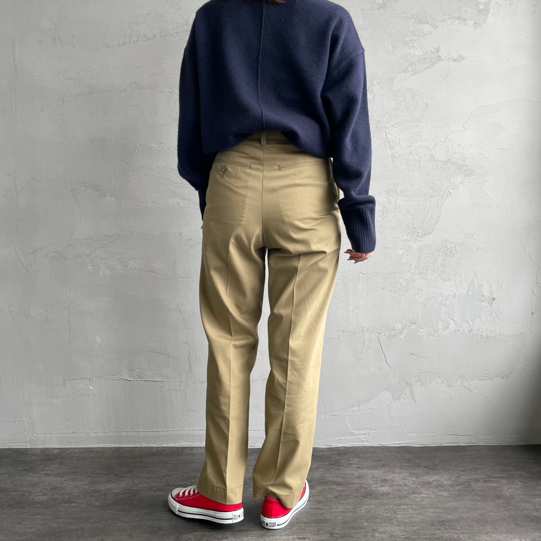 THE SHINZONE [ザ シンゾーン] ウォッシュド ハイウエストチノパン [23MMSPA07] 41 BEIGE&&モデル身長：163cm 着用サイズ：32&&