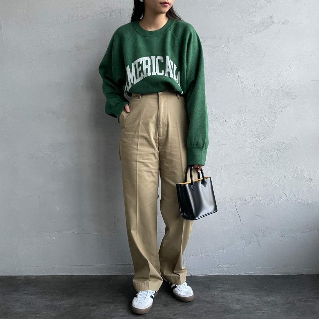 THE SHINZONE [ザ シンゾーン] ウォッシュド ハイウエストチノパン [23MMSPA07] 41 BEIGE&&モデル身長：156cm 着用サイズ：34&&