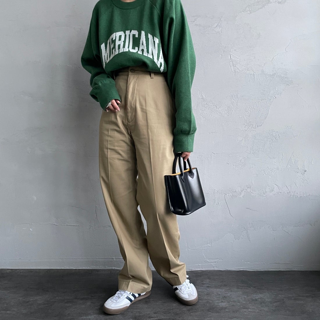 THE SHINZONE [ザ シンゾーン] ウォッシュド ハイウエストチノパン [23MMSPA07] 41 BEIGE&&モデル身長：156cm 着用サイズ：34&&