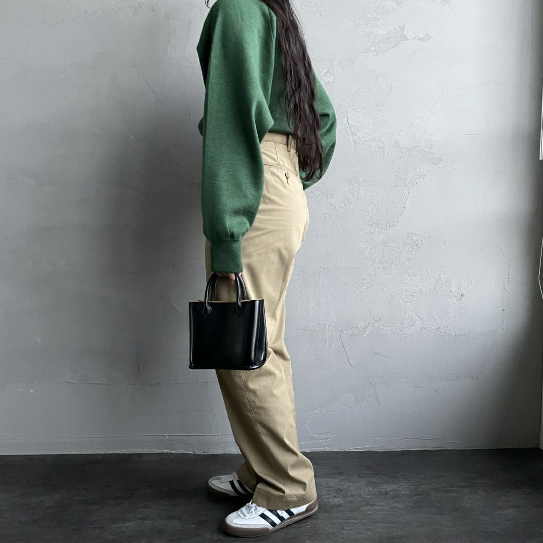 THE SHINZONE [ザ シンゾーン] ウォッシュド ハイウエストチノパン [23MMSPA07] 41 BEIGE&&モデル身長：156cm 着用サイズ：34&&