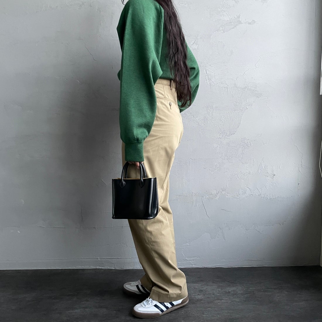 THE SHINZONE [ザ シンゾーン] ウォッシュド ハイウエストチノパン [23MMSPA07] 41 BEIGE&&モデル身長：156cm 着用サイズ：34&&