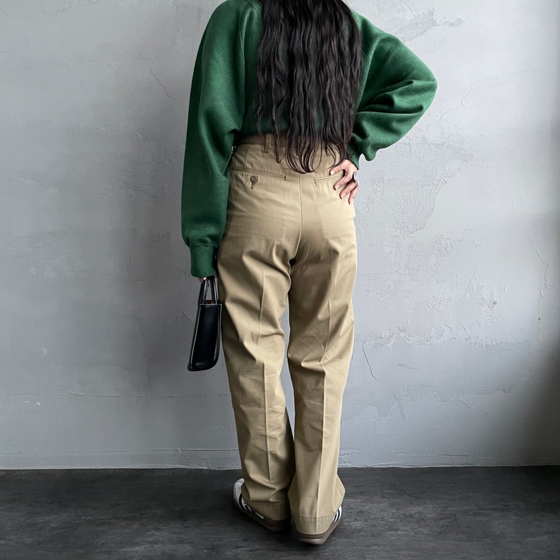 THE SHINZONE [ザ シンゾーン] ウォッシュド ハイウエストチノパン [23MMSPA07] 41 BEIGE&&モデル身長：156cm 着用サイズ：34&&