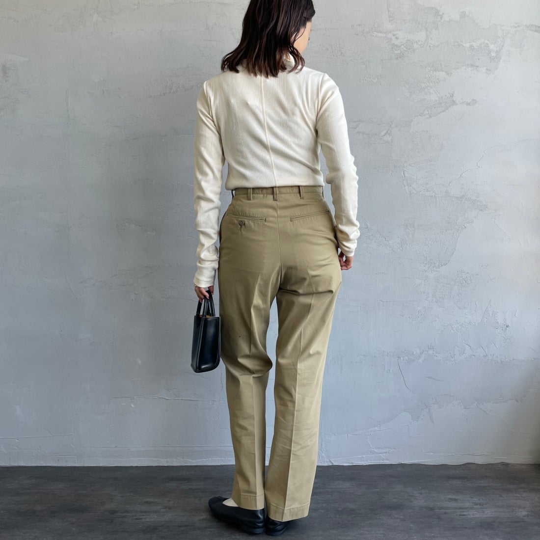 THE SHINZONE [ザ シンゾーン] ウォッシュド ハイウエストチノパン [23MMSPA07] 41 BEIGE&&モデル身長：163cm 着用サイズ：34&&