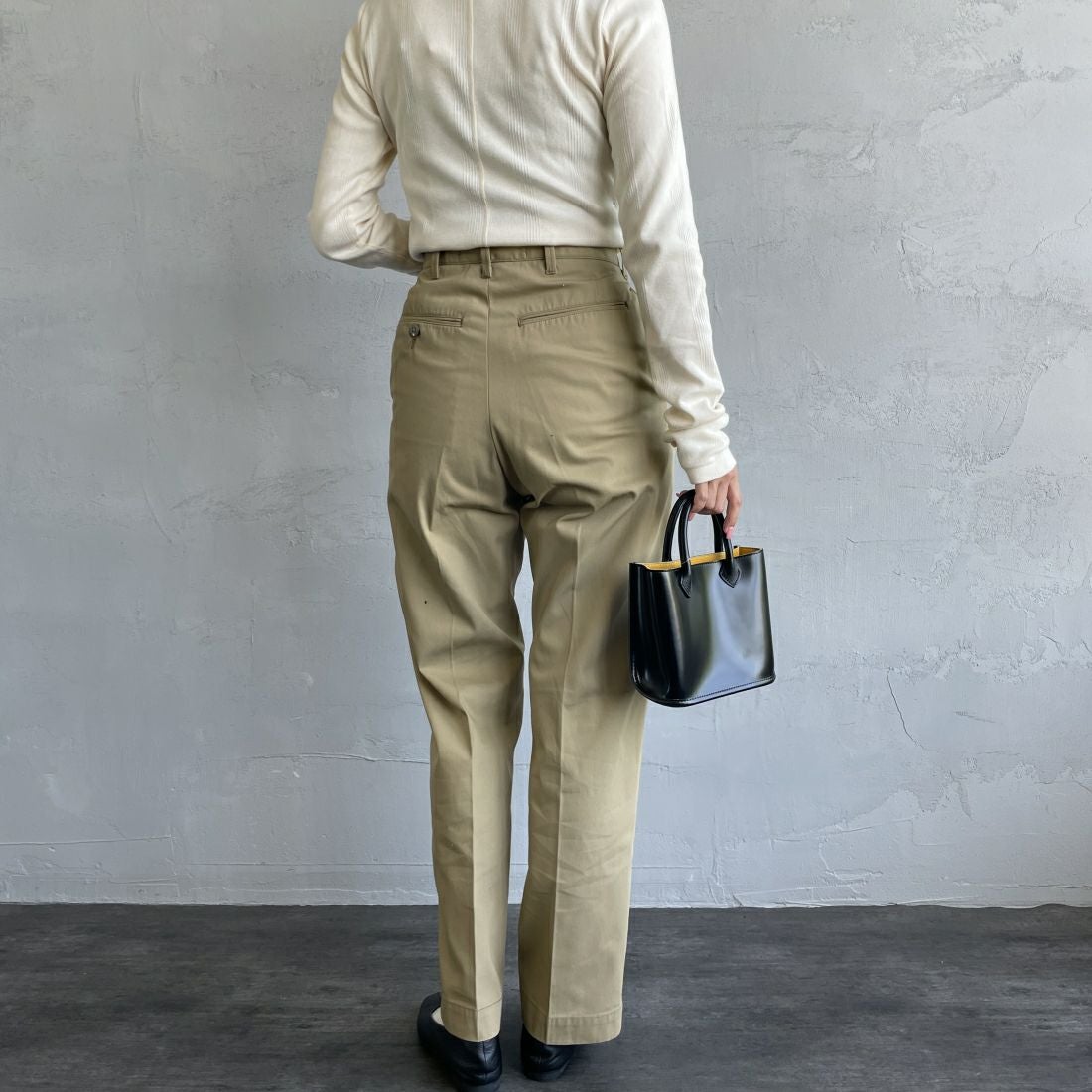 THE SHINZONE [ザ シンゾーン] ウォッシュド ハイウエストチノパン [23MMSPA07] 41 BEIGE&&モデル身長：163cm 着用サイズ：34&&