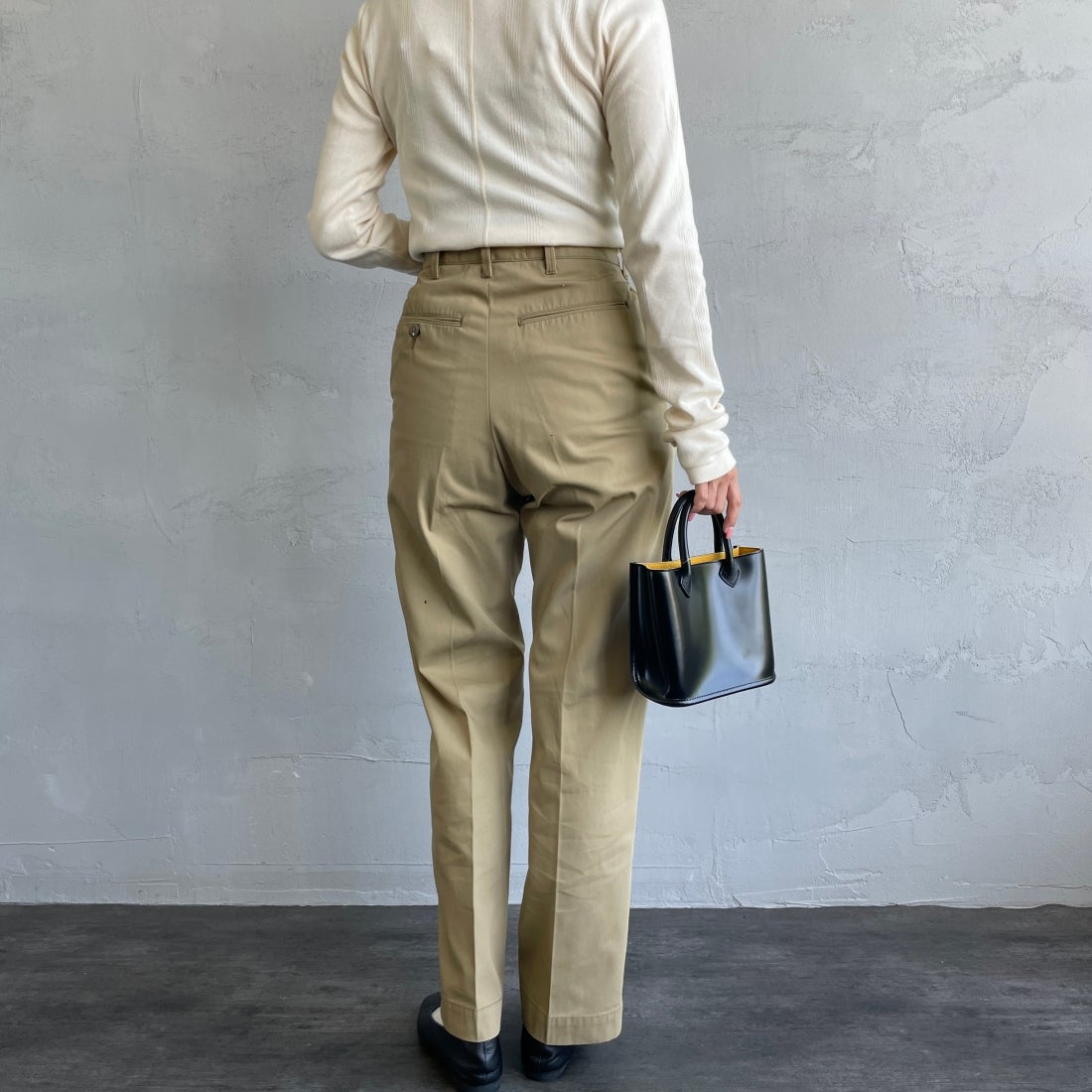 THE SHINZONE [ザ シンゾーン] ウォッシュド ハイウエストチノパン [23MMSPA07] 41 BEIGE&&モデル身長：163cm 着用サイズ：34&&