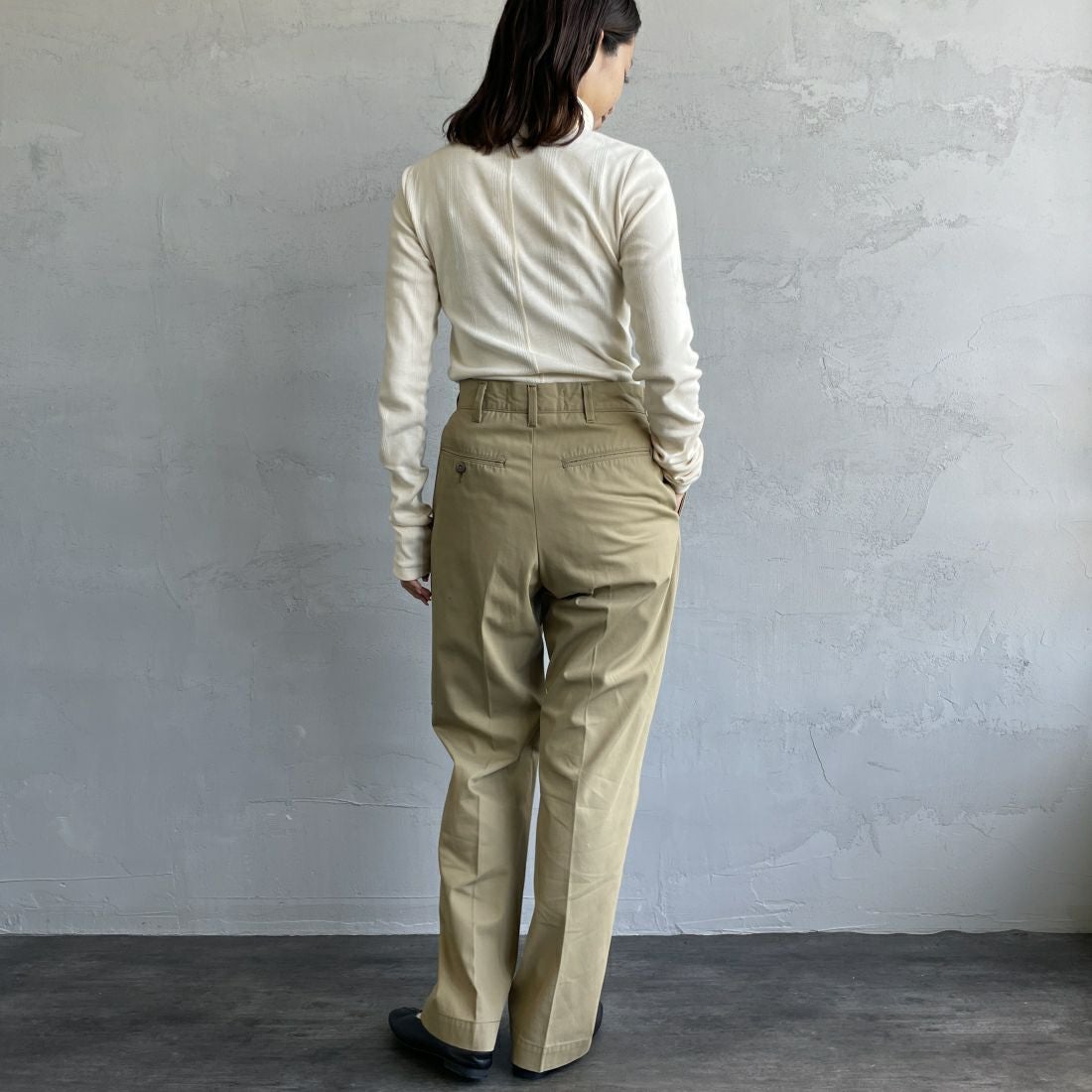 THE SHINZONE [ザ シンゾーン] ウォッシュド ハイウエストチノパン [23MMSPA07] 41 BEIGE&&モデル身長：163cm 着用サイズ：36&&