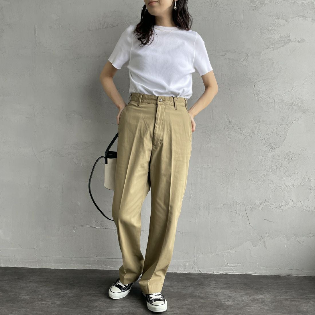 THE SHINZONE [ザ シンゾーン] ウォッシュド ハイウエストチノパン [23MMSPA07] 41 BEIGE &&モデル身長：160cm 着用サイズ：32&&