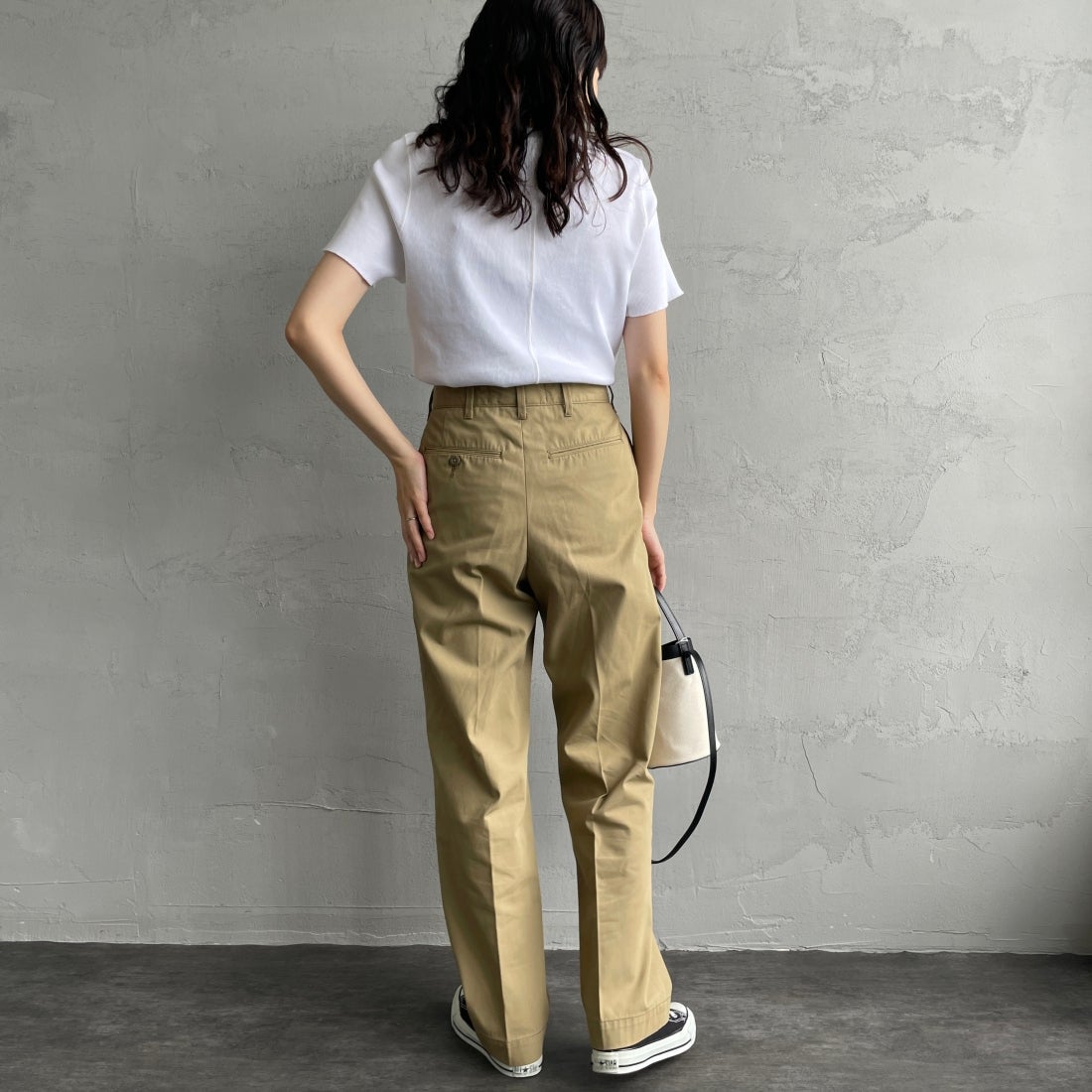 THE SHINZONE [ザ シンゾーン] ウォッシュド ハイウエストチノパン [23MMSPA07] 41 BEIGE &&モデル身長：160cm 着用サイズ：32&&