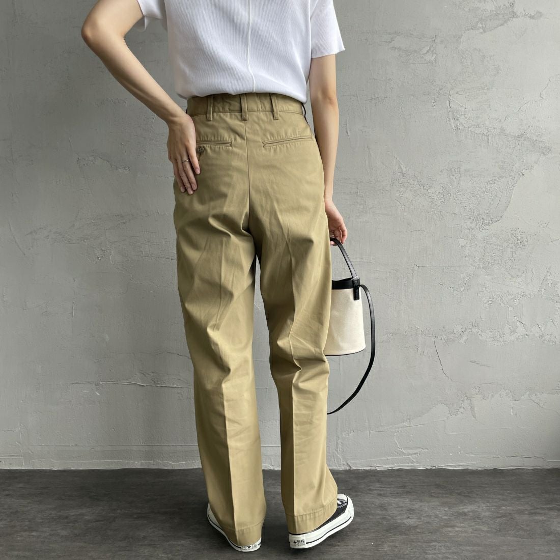 THE SHINZONE [ザ シンゾーン] ウォッシュド ハイウエストチノパン [23MMSPA07] 41 BEIGE &&モデル身長：160cm 着用サイズ：32&&