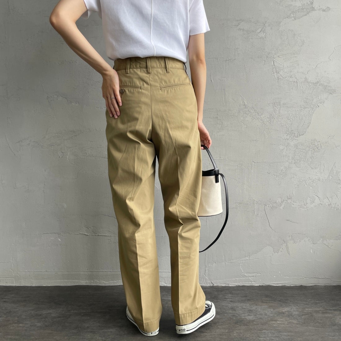 THE SHINZONE [ザ シンゾーン] ウォッシュド ハイウエストチノパン [23MMSPA07] 41 BEIGE &&モデル身長：160cm 着用サイズ：32&&