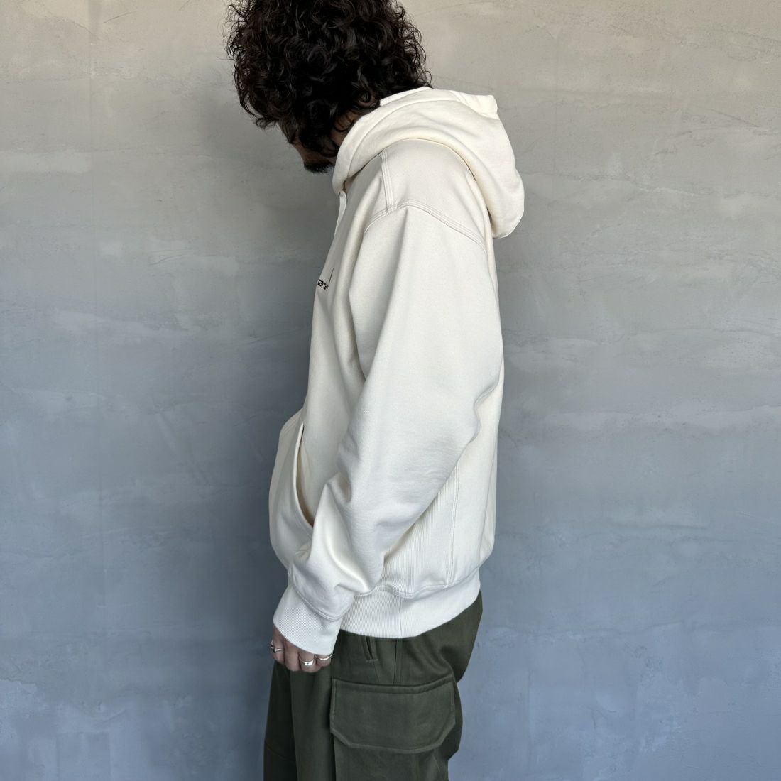 carhartt WIP [カーハートダブリューアイピー] フーデッドアメリカンスクリプトスウェットシャツ [I028279] NATURAL&&モデル身長：173cm 着用サイズ：M&&