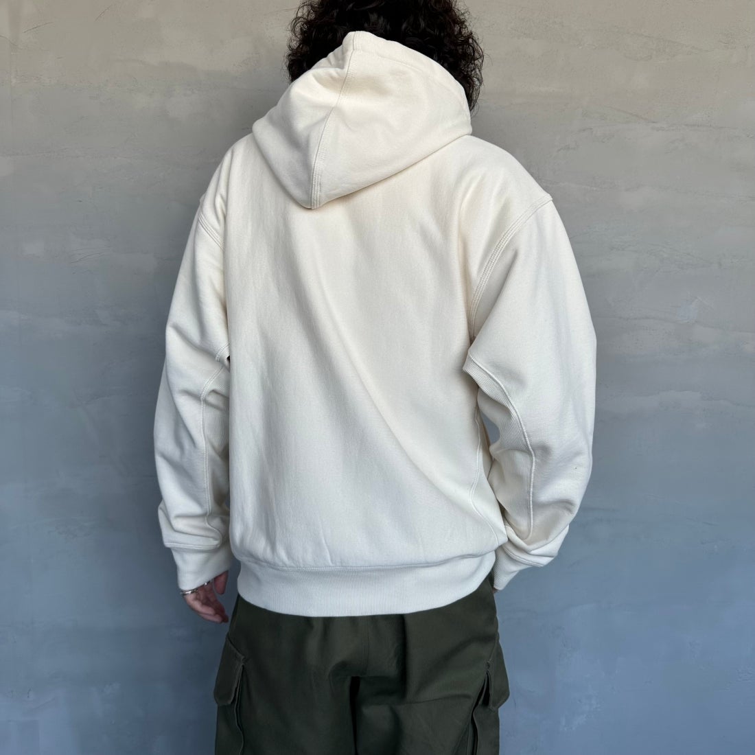 carhartt WIP [カーハートダブリューアイピー] フーデッドアメリカンスクリプトスウェットシャツ [I028279] NATURAL&&モデル身長：173cm 着用サイズ：M&&