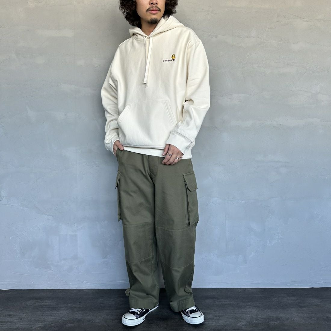 carhartt WIP [カーハートダブリューアイピー] フーデッドアメリカンスクリプトスウェットシャツ [I028279] NATURAL&&モデル身長：173cm 着用サイズ：M&&