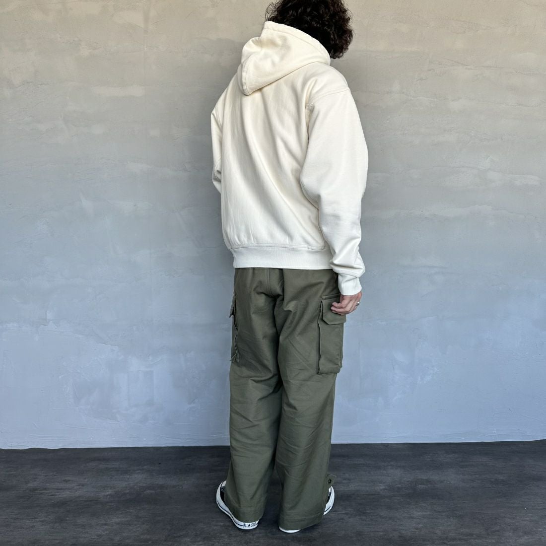 carhartt WIP [カーハートダブリューアイピー] フーデッドアメリカンスクリプトスウェットシャツ [I028279] NATURAL&&モデル身長：173cm 着用サイズ：M&&
