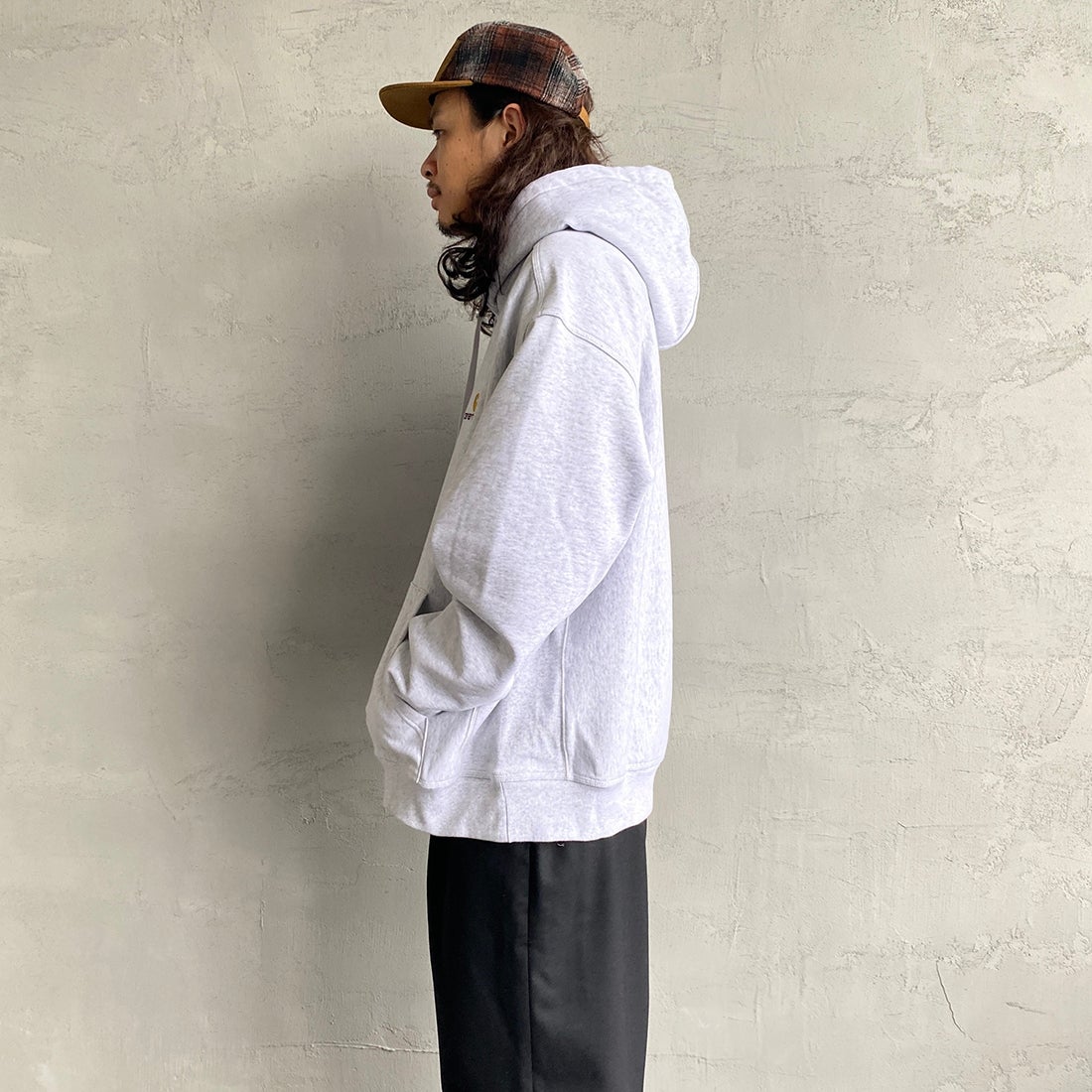 carhartt WIP [カーハートダブリューアイピー] フーデッドアメリカンスクリプトスウェットシャツ [I028279] ASH HEATHE&&モデル身長：173cm 着用サイズ：XL&&