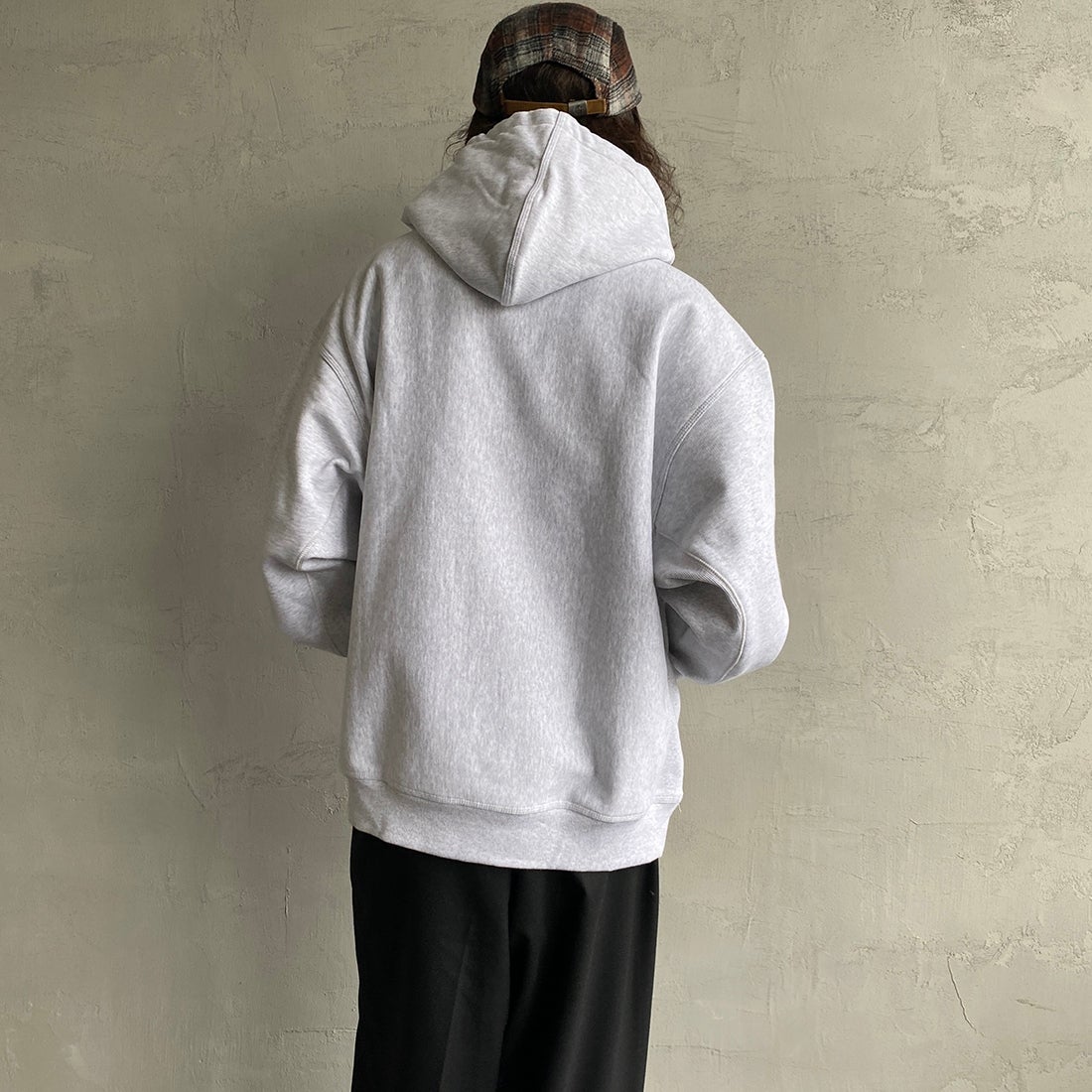 carhartt WIP [カーハートダブリューアイピー] フーデッドアメリカンスクリプトスウェットシャツ [I028279] ASH HEATHE&&モデル身長：173cm 着用サイズ：XL&&