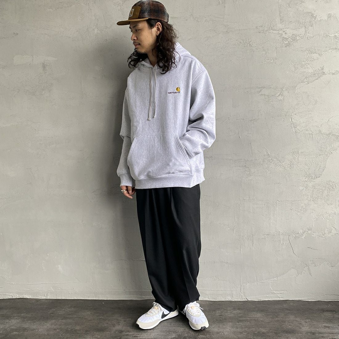 carhartt WIP [カーハートダブリューアイピー] フーデッドアメリカンスクリプトスウェットシャツ [I028279] ASH HEATHE&&モデル身長：173cm 着用サイズ：XL&&