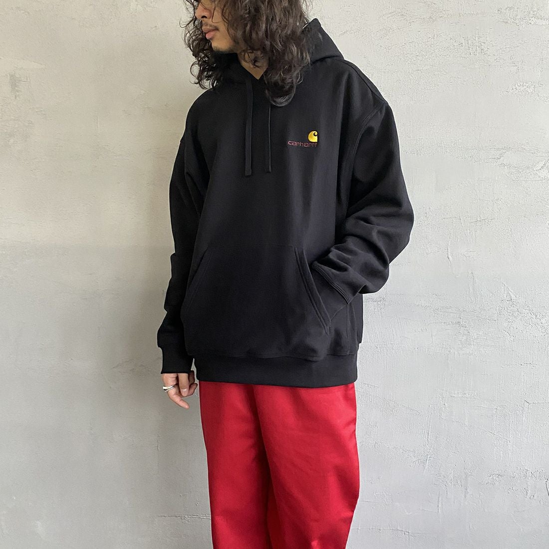 carhartt WIP [カーハートダブリューアイピー] フーデッドアメリカンスクリプトスウェットシャツ [I028279] BLACK&&モデル身長：173cm 着用サイズ：XL&&