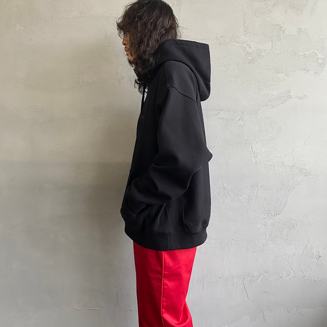 carhartt WIP [カーハートダブリューアイピー] フーデッドアメリカンスクリプトスウェットシャツ [I028279] BLACK&&モデル身長：173cm 着用サイズ：XL&&