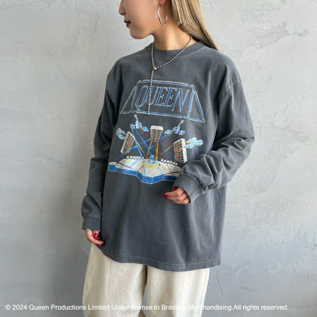 GOOD ROCK SPEED [グッドロックスピード] 別注 QUEEN ロゴプリントロングスリーブTシャツ [INTN-003-JF] BLACK&&モデル身長：156cm　着用サイズ：S&&