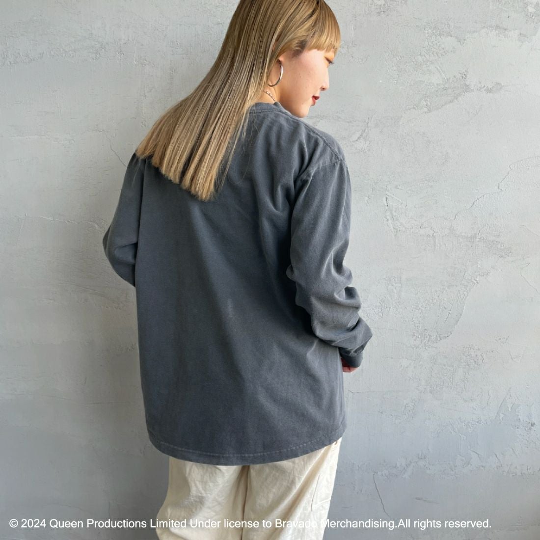 GOOD ROCK SPEED [グッドロックスピード] 別注 QUEEN ロゴプリントロングスリーブTシャツ [INTN-003-JF] BLACK&&モデル身長：156cm　着用サイズ：S&&