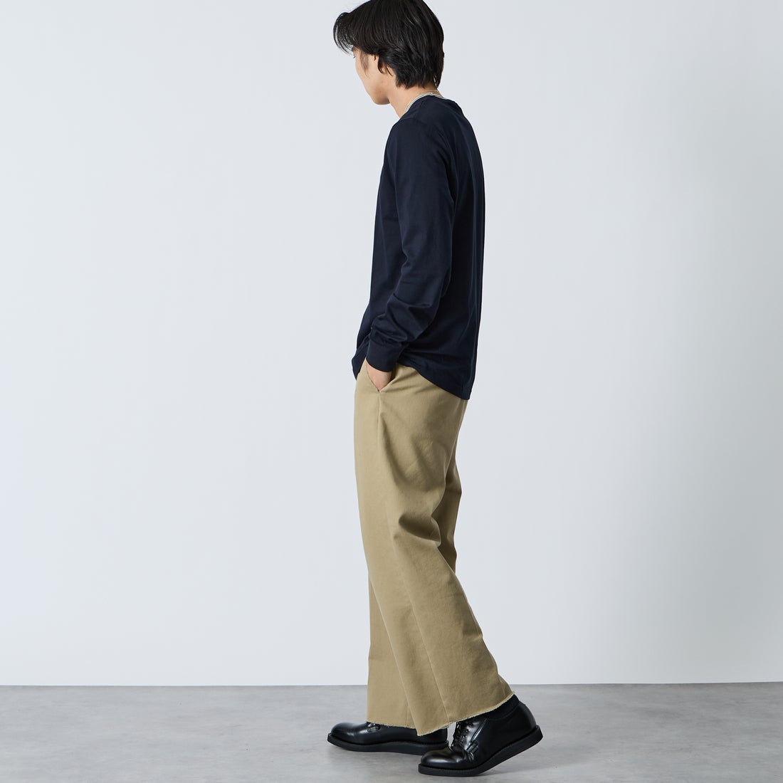 FRED PERRY [フレッドペリー] ティップライン ワンポイント刺繍Tシャツ [M9602] 795 NAVY &&モデル身長：179cm 着用サイズ：L&&