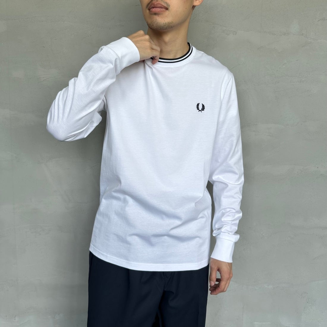 FRED PERRY [フレッドペリー] ティップライン ワンポイント刺繍Tシャツ [M9602] 100 WHITE &&モデル身長：168cm 着用サイズ：M&&