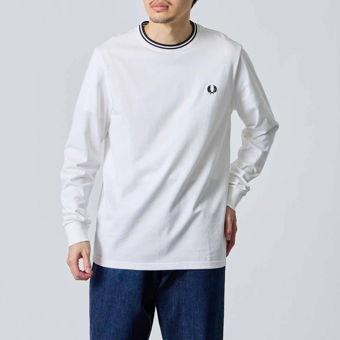 FRED PERRY [フレッドペリー] ティップライン ワンポイント刺繍Tシャツ [M9602] 100 WHITE &&モデル身長：168cm 着用サイズ：M&&
