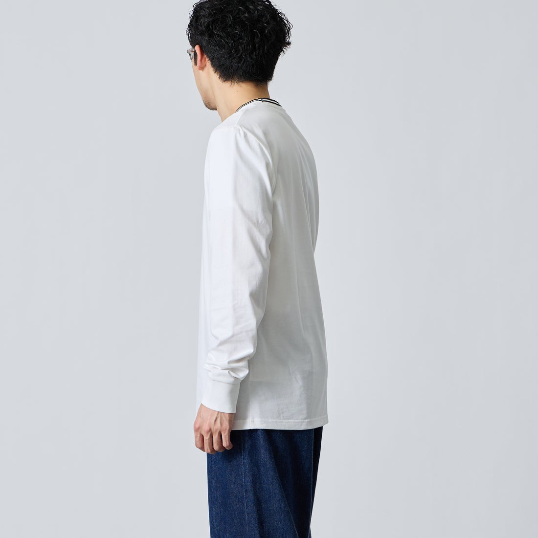 FRED PERRY [フレッドペリー] ティップライン ワンポイント刺繍Tシャツ [M9602] 100 WHITE &&モデル身長：168cm 着用サイズ：M&&