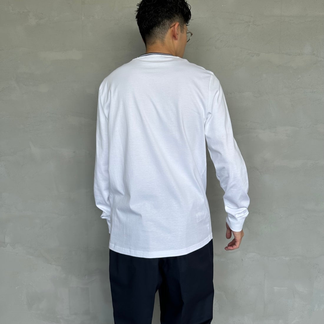 FRED PERRY [フレッドペリー] ティップライン ワンポイント刺繍Tシャツ [M9602] 100 WHITE &&モデル身長：168cm 着用サイズ：M&&