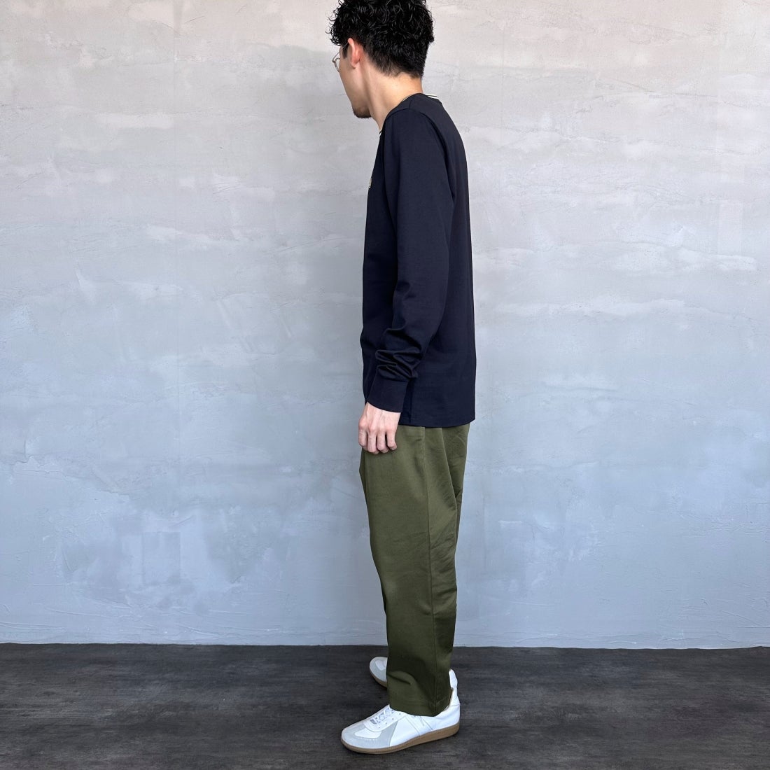 FRED PERRY [フレッドペリー] ティップライン ワンポイント刺繍Tシャツ [M9602] 795 NAVY &&モデル身長：168cm 着用サイズ：M&&