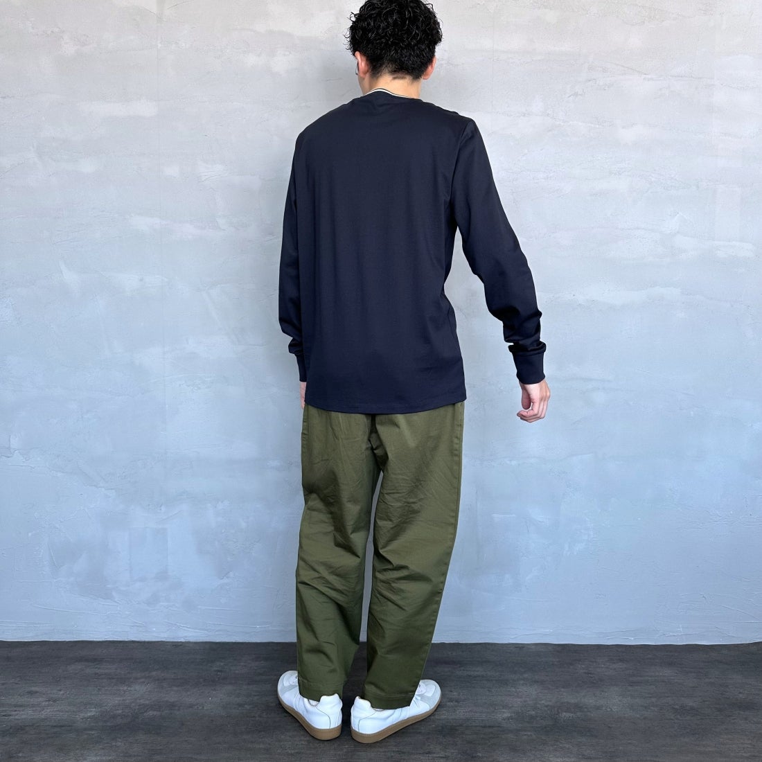 FRED PERRY [フレッドペリー] ティップライン ワンポイント刺繍Tシャツ [M9602] 795 NAVY &&モデル身長：168cm 着用サイズ：M&&