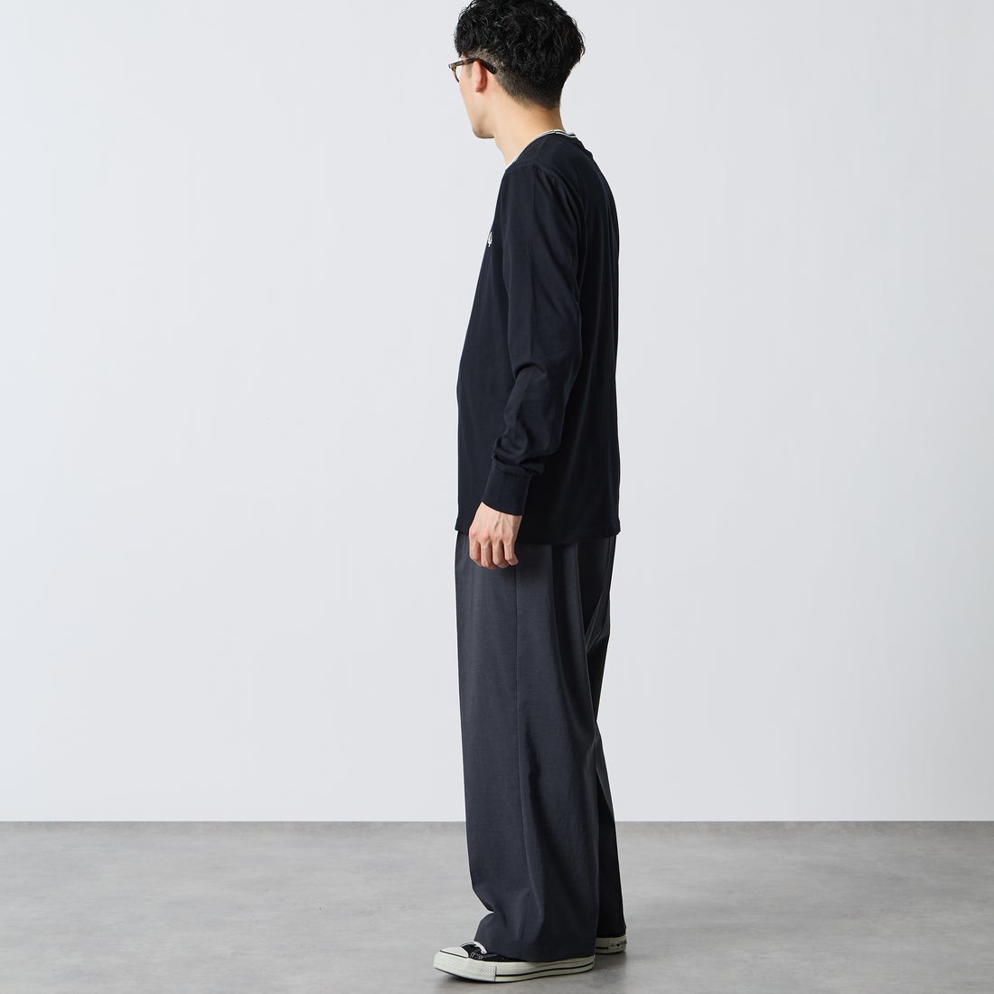 FRED PERRY [フレッドペリー] ティップライン ワンポイント刺繍Tシャツ [M9602] R88 BLACK &&モデル身長：168cm 着用サイズ：M&&