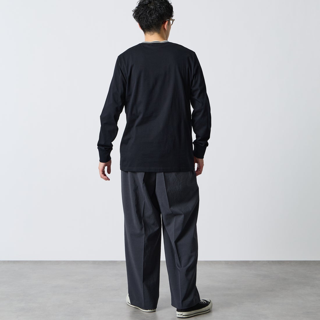 FRED PERRY [フレッドペリー] ティップライン ワンポイント刺繍Tシャツ [M9602] R88 BLACK &&モデル身長：168cm 着用サイズ：M&&