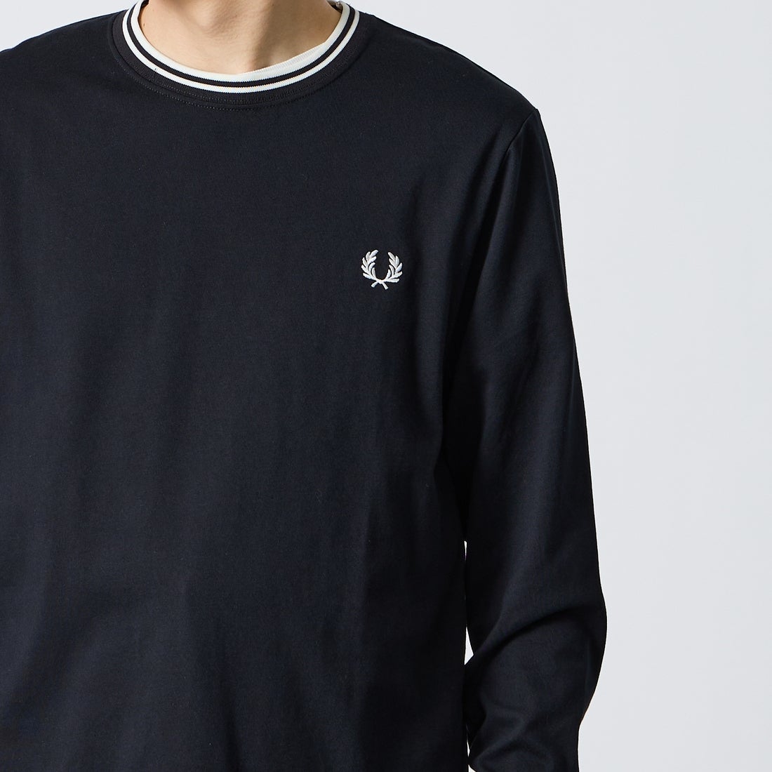 FRED PERRY [フレッドペリー] ティップライン ワンポイント刺繍Tシャツ [M9602] R88 BLACK