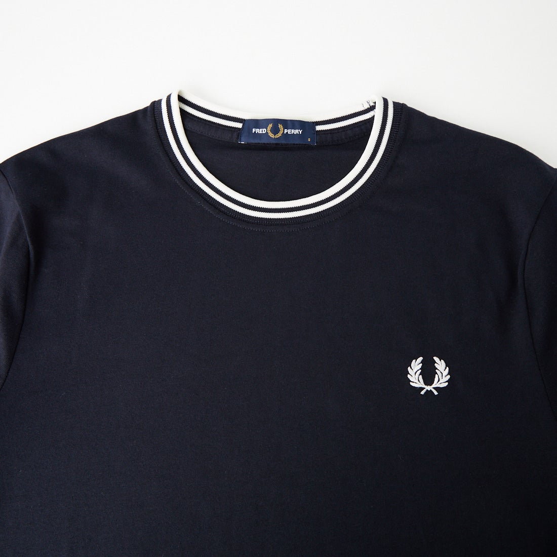 FRED PERRY [フレッドペリー] ティップライン ワンポイント刺繍Tシャツ [M9602] 795 NAVY