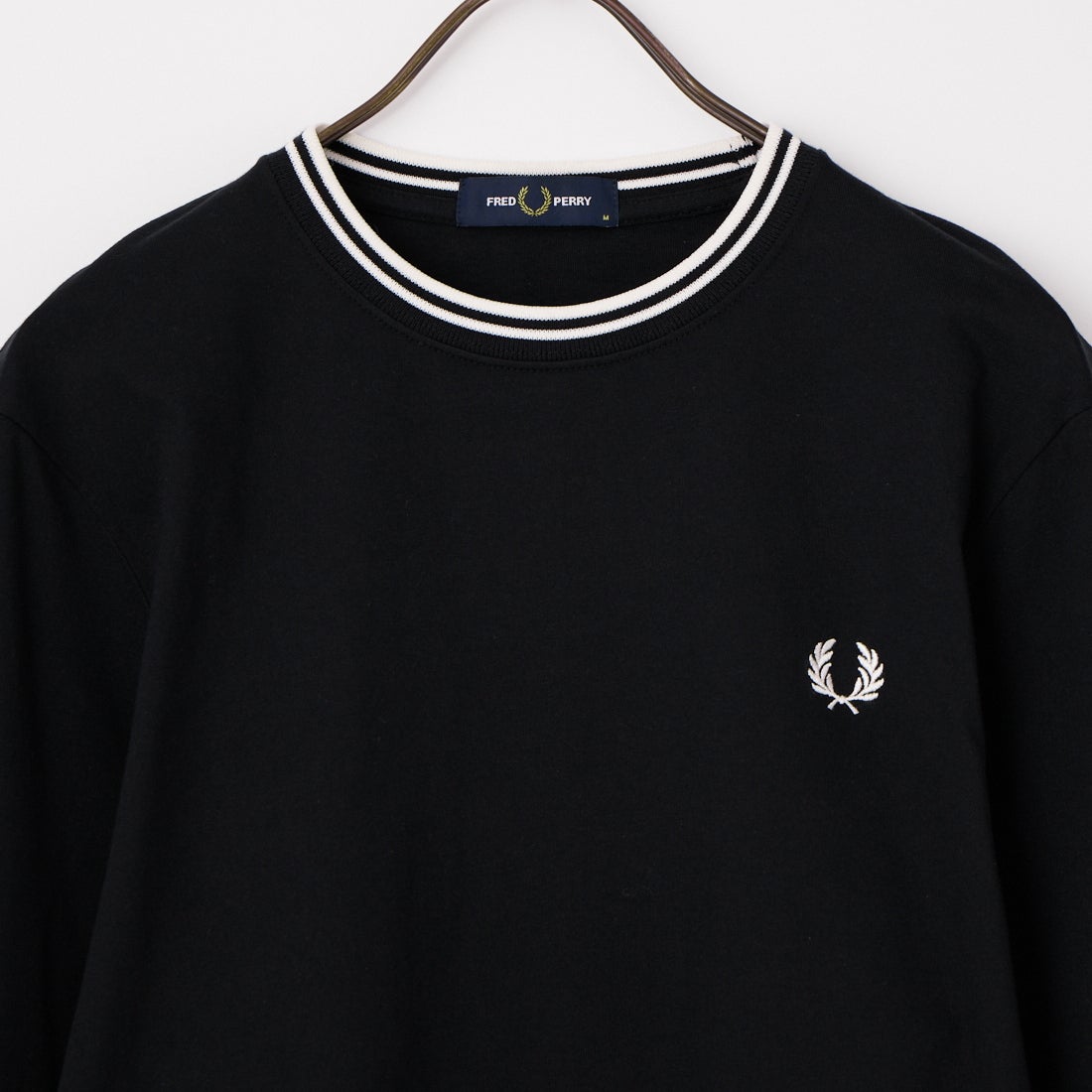 FRED PERRY [フレッドペリー] ティップライン ワンポイント刺繍Tシャツ [M9602] R88 BLACK