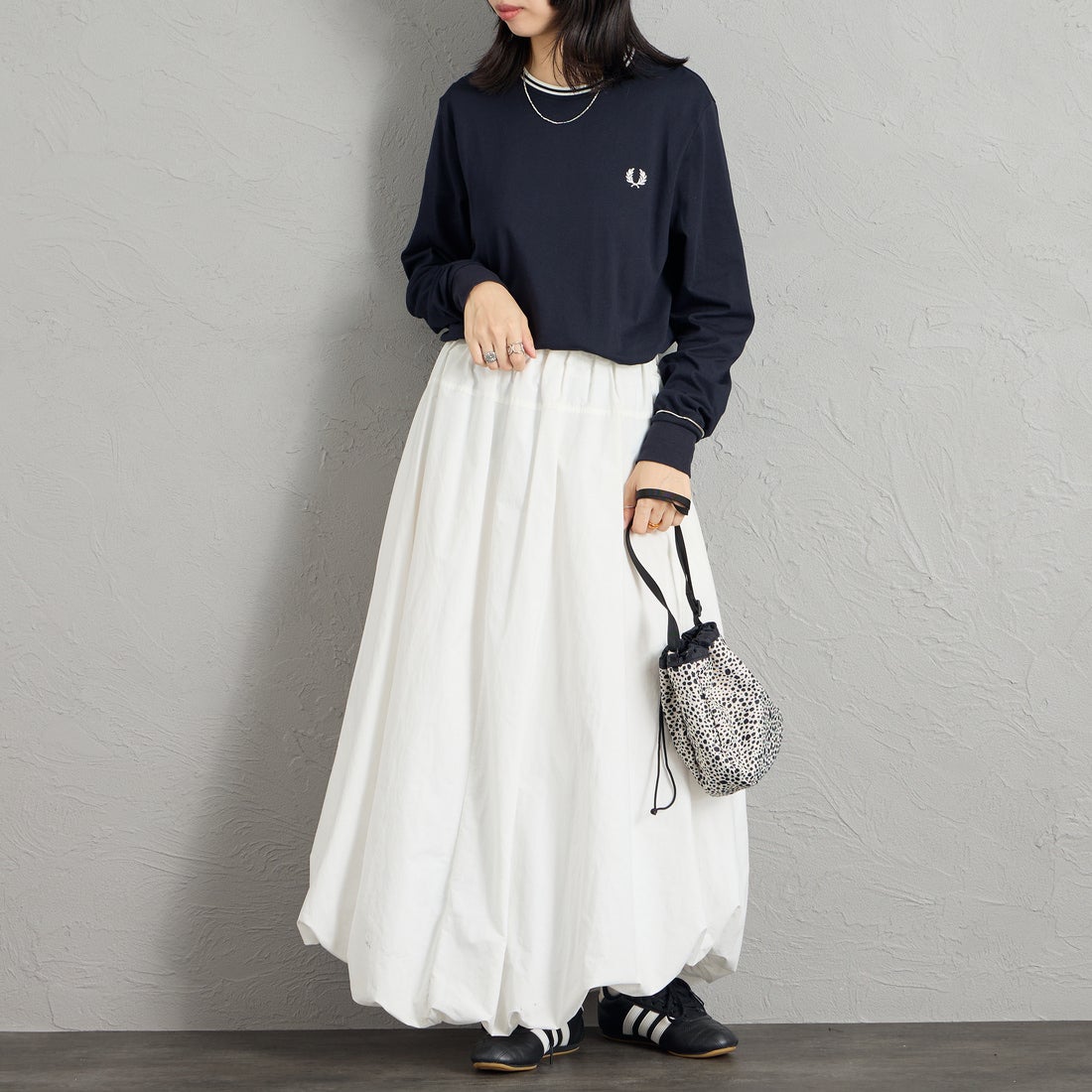FRED PERRY [フレッドペリー] ティップライン ワンポイント刺繍Tシャツ [M9602] 795 NAVY &&モデル身長：162cm 着用サイズ：S&&
