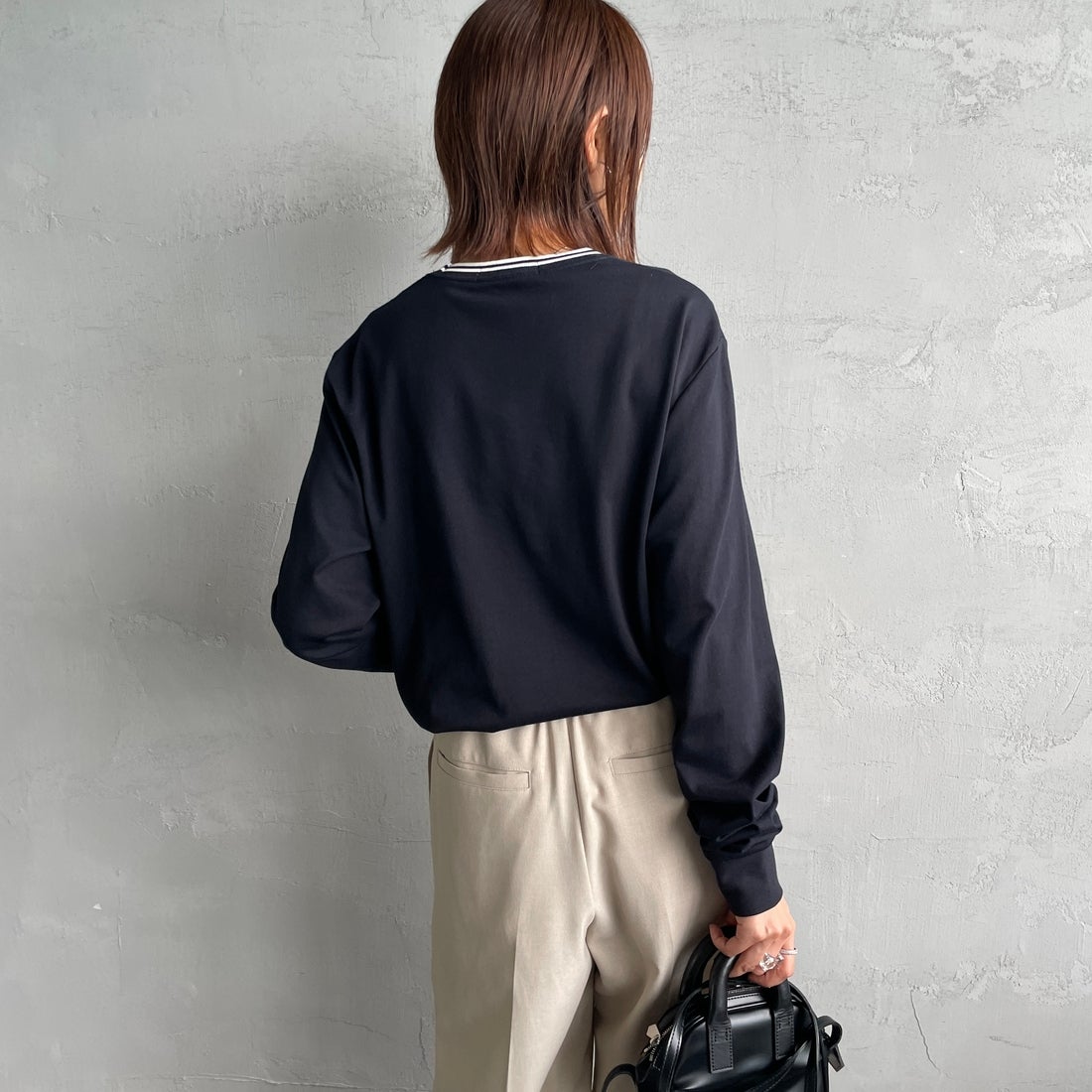 FRED PERRY [フレッドペリー] ティップライン ワンポイント刺繍Tシャツ [M9602] 795 NAVY &&モデル身長：159cm 着用サイズ：S&&