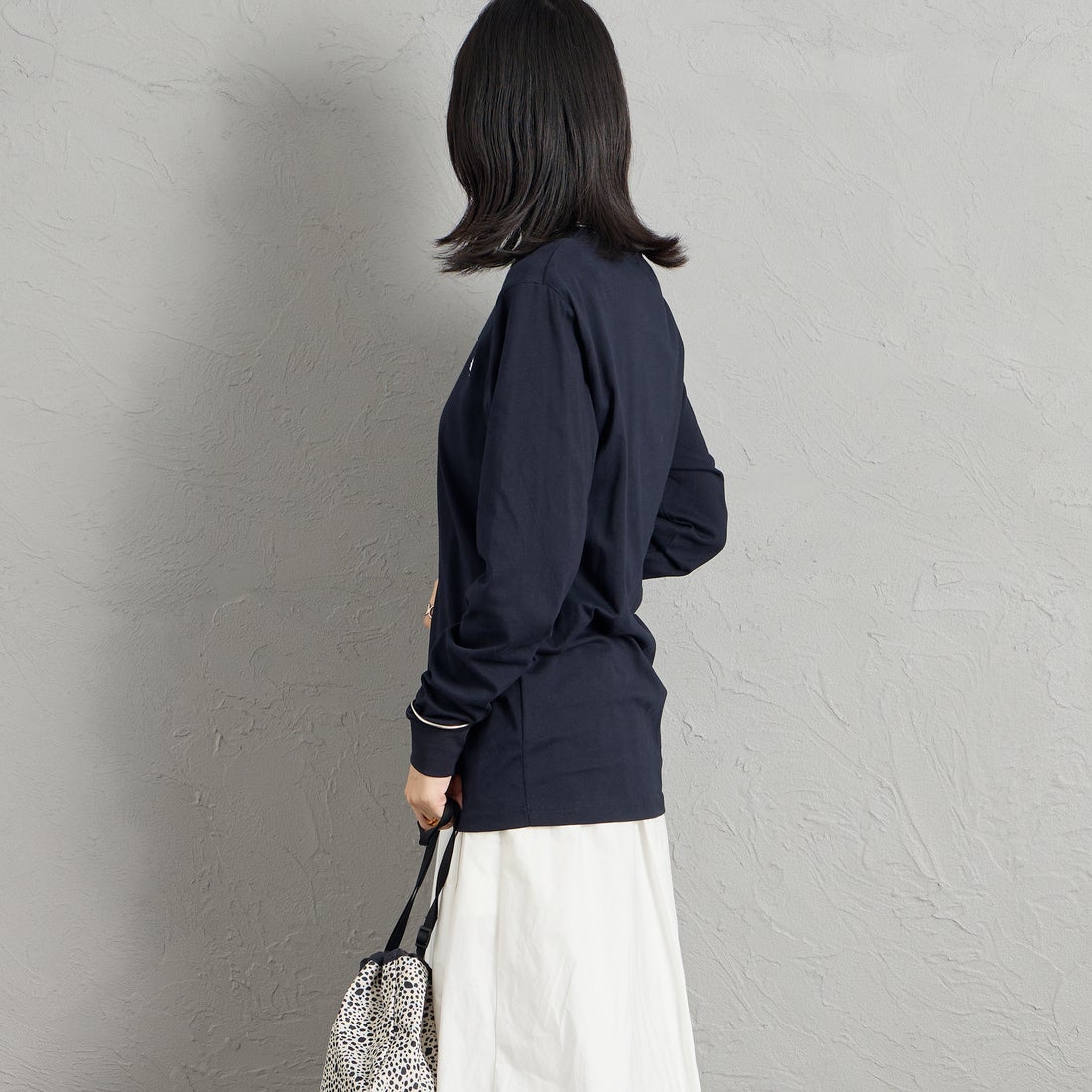 FRED PERRY [フレッドペリー] ティップライン ワンポイント刺繍Tシャツ [M9602] 795 NAVY &&モデル身長：162cm 着用サイズ：S&&