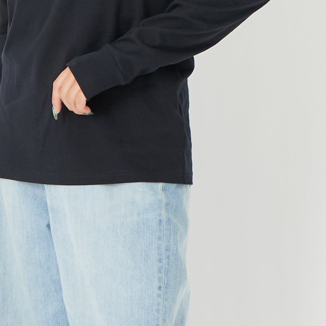 FRED PERRY [フレッドペリー] ティップライン ワンポイント刺繍Tシャツ [M9602] 102 BLACK &&モデル身長：162cm 着用サイズ：S&&