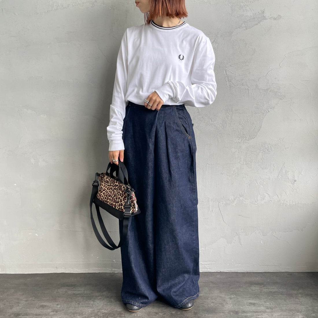 FRED PERRY [フレッドペリー] ティップライン ワンポイント刺繍Tシャツ [M9602] 100 WHITE &&モデル身長：158cm 着用サイズ：S&&